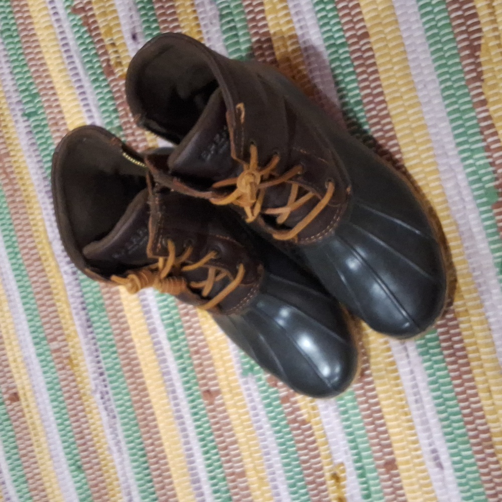Women's size 7.5 Regular SPERRY Saltwater Duck Boot w/1 in heel in Tan